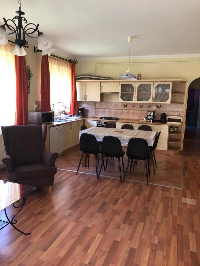 Imre Apartman Hajdúszoboszló Exteriör bild